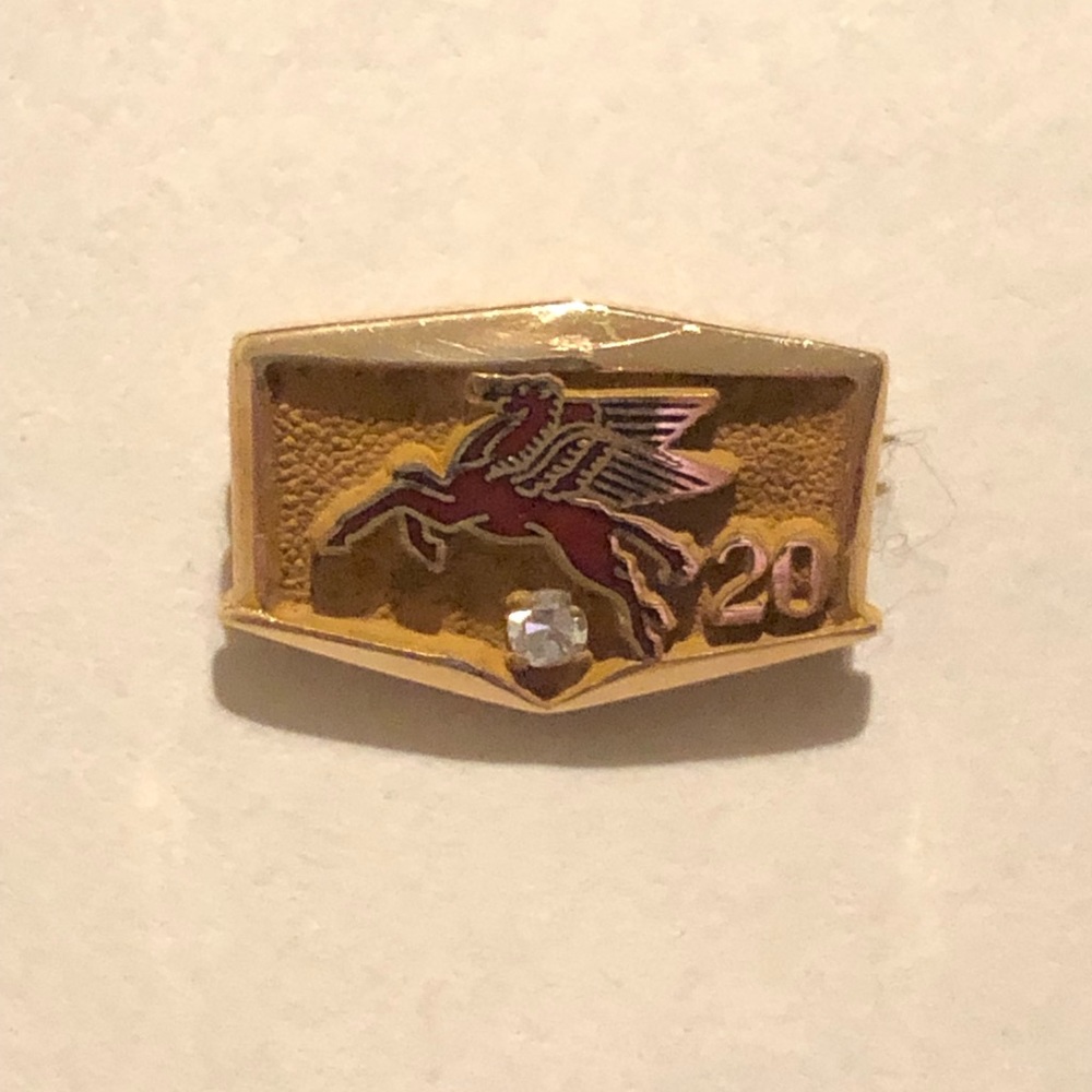 10k mobil oil Pegasus logo pin